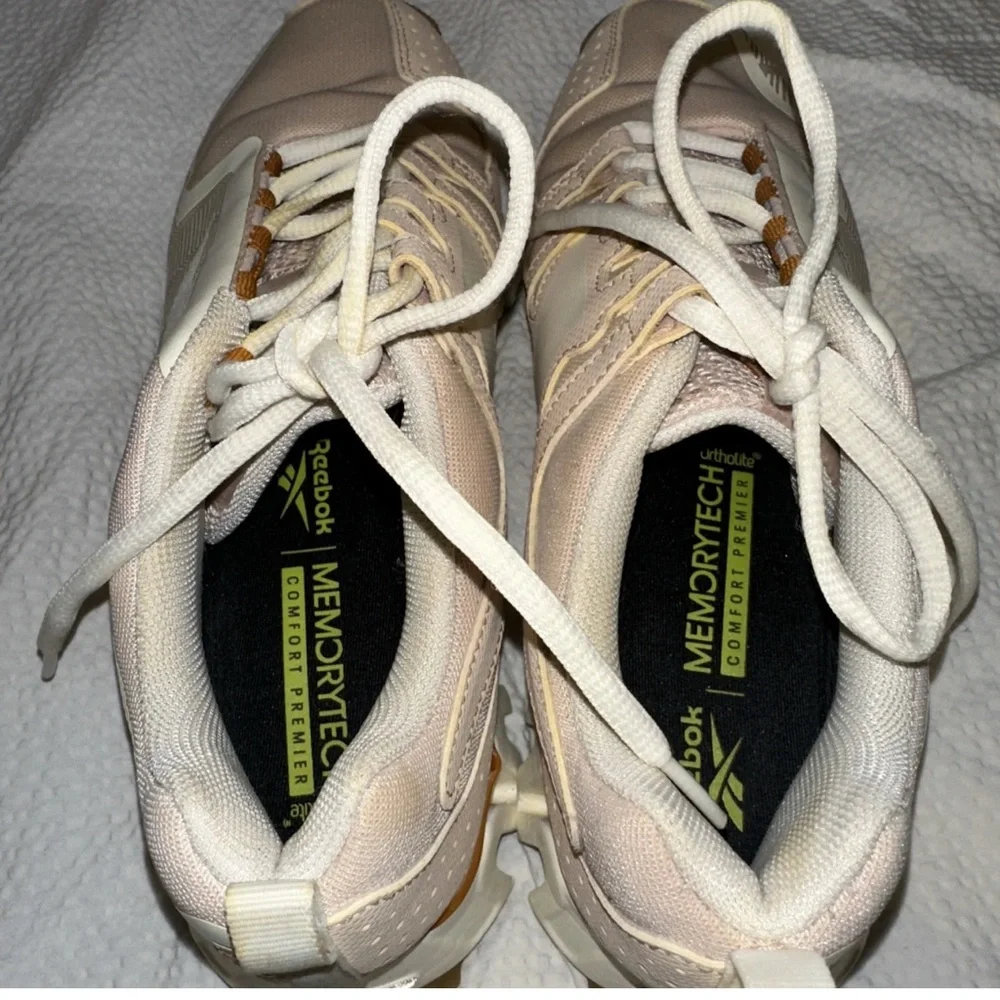 Reebok. Women's ZigWild Trail 6 Shoes Sz Wms 9‎ Soft Ecru